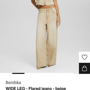 Beiga jeans från bershka - Baggy beiga jeans från Bershka som jag aldrig använt eftersom att dom inte passade mig. :) Kan skicka fler bilder om någon hade velat det!🥰