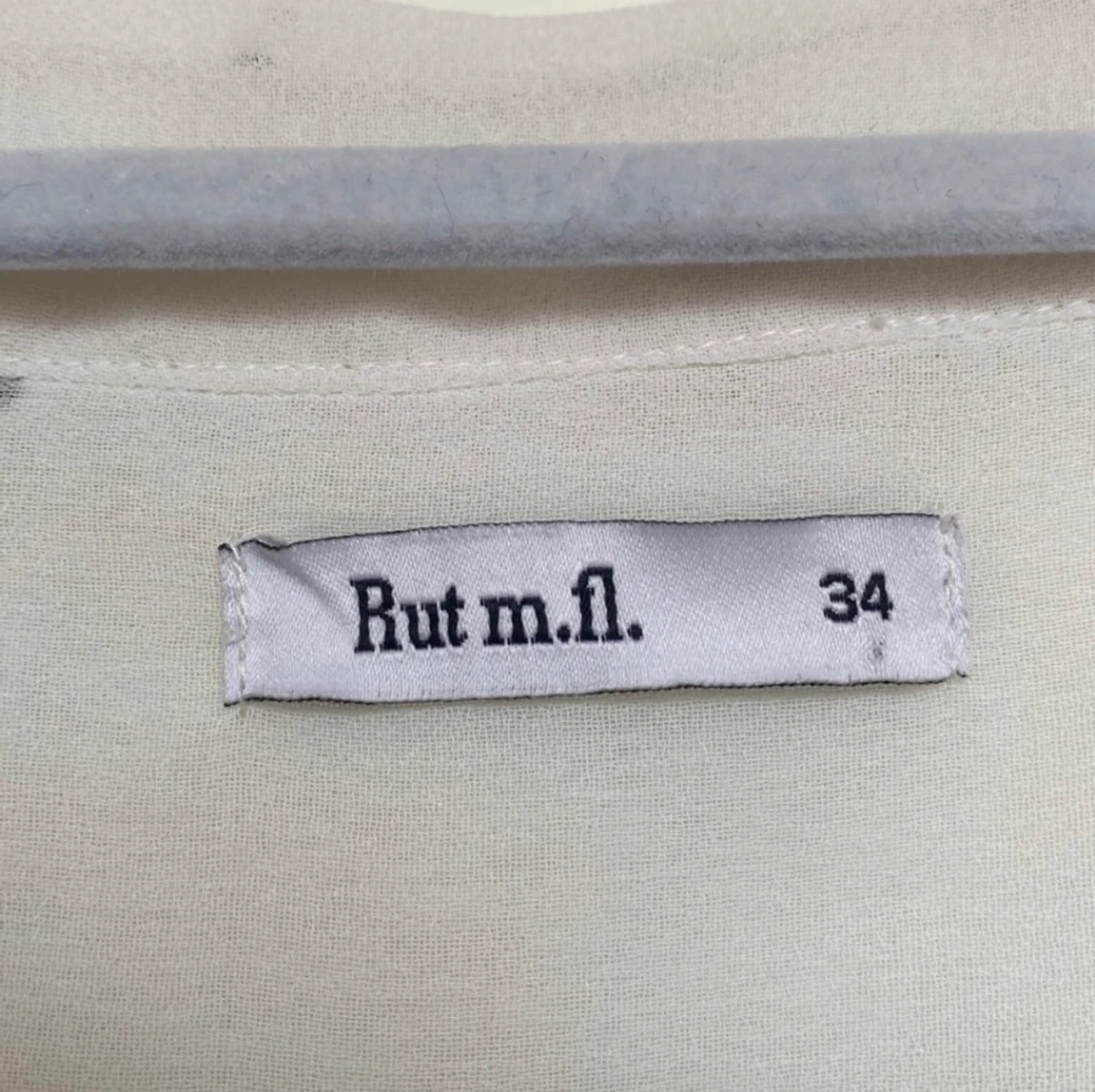 Knytblus storlek 34 - 90