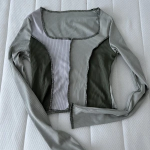 Tröja  - En tröja som jag aldrig använt, storlek S 