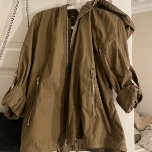 Brun as cool jacka  - säljer en jacka jag fått av min mamma men som inte är min stil riktigt! priset går och diskutera 🩷
