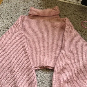 Stickad tröja - Knappt använd, gosig tröja, 