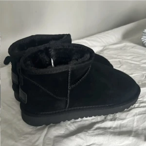UGG ULTRA MINI - Lägger ut igen pga oseriösa köpare. Storlek 39, endast testade. Ugg ultra mini. Jättefint skick. 