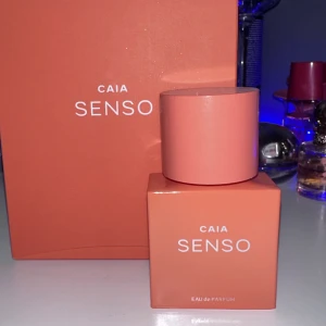 Caia perfym  - Hej! Säljer min perfym från CAIA. Den är ALDRIG använd. Nypris 595kr. Hör gärna av er vid frågor 