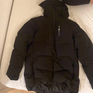 Sail raicing -   Säljer min Sail racing jacka som ja köpte förra året som nu är för stor för mig. Jackan är som ny då jag bara använt den i 1 vinter. Pris kan diskuteras 