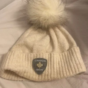 Mössa canada snow  - Säljer min canada snow mössa då den inte kommer till användning 