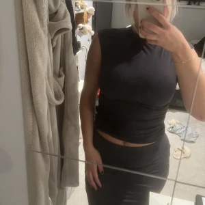 Gina tricot set - Populära setet från gina i mörkgrått🥰 Använt en gång 