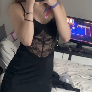 Svart klänning - Svin snygg svart klänning 