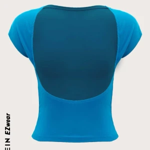 Blå topp - Säljer denna populära toppen från shein. Säljer även den svarta och rosa, köp flera i ett köp för att spara på frakten!