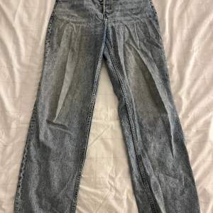 Ljusblåa jeans, inga defekter, storlek 42