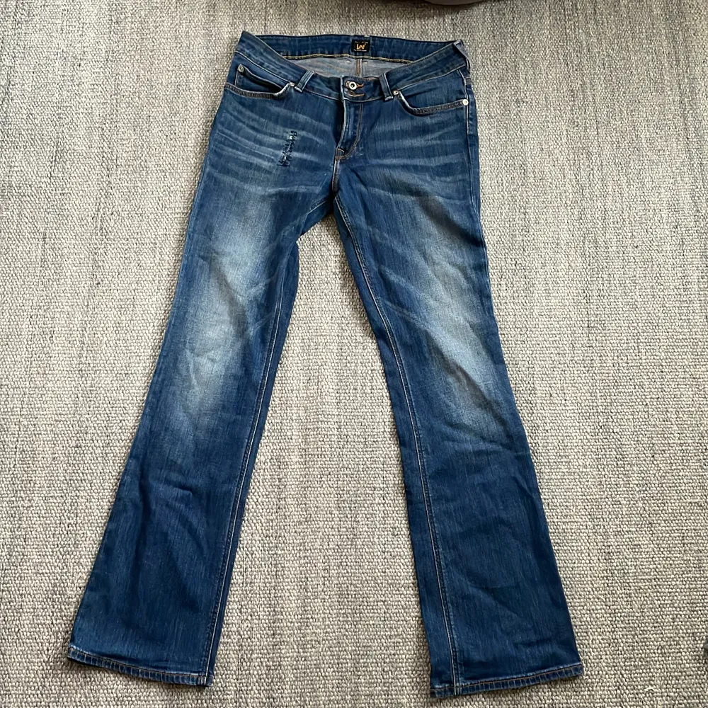 Vintage lee jeans med snygg bootcut low waist fit!! Size 30/31 . Jeans & Byxor.