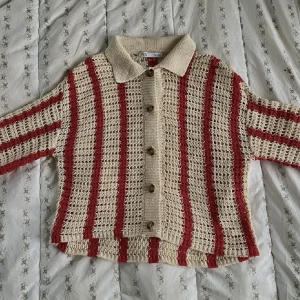 Stickad kofta - Kofta från Zara som aldrig har kommit till användning. Inga defekter och ser ut som ny