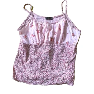 y2k blommig topp - söt topp från 00-talet!! passar s-m ★