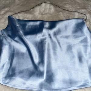 Blå silkes topp, oanvänd