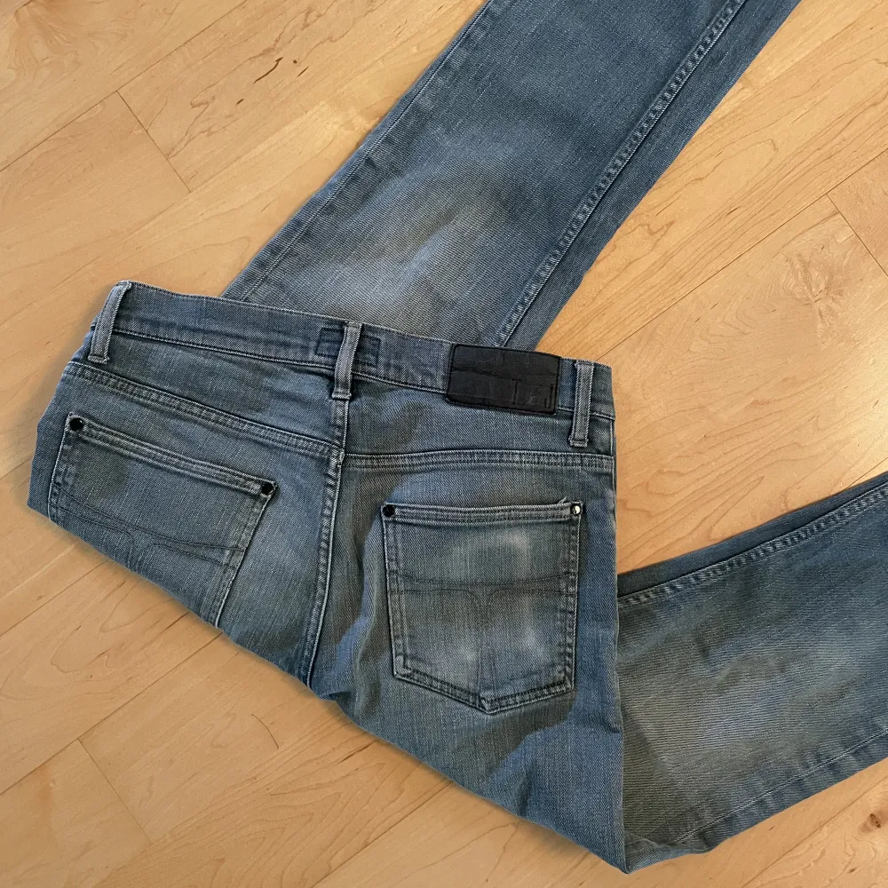 Jättefina jeans från Tiger of Sweden i storlek 31/32. Förutom märket på bakfickan är skicket mycket bra.. Jeans & Byxor.
