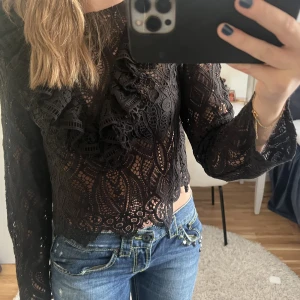 Blus - Spetsblus i nyskick från zara!🩷