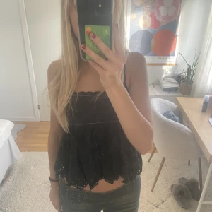 Zara topp  - Jätte söt topp från zara med öppen rygg