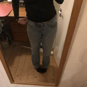 Low waist jeans - Hej! Jag säljer mina low waist jeans från lager 157 som har blivit lite för stora för mig. Skriv för mer bilder!