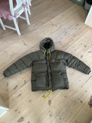 Fjällräven Jacka - Mörkgrön  Strl xxs passar S