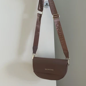 Valentino väska - Valentino väska helt i nyskick