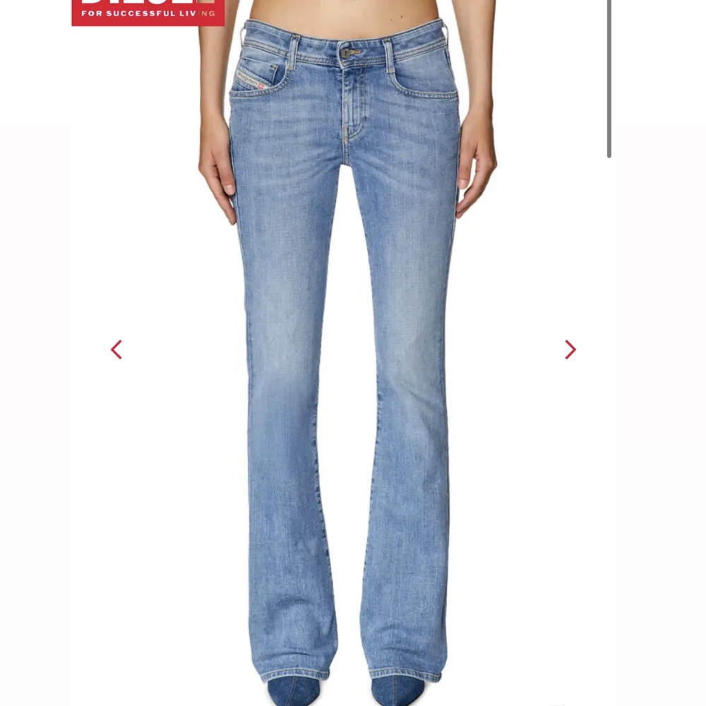 Svin snyggggga lågmidjade jeans från diesel! Nypris ca 1200 säljer för 399! I princip oanvända! Midja 36 innerbenslängd 85. Jeans & Byxor.