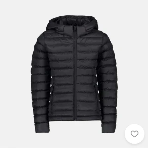 Everest jacka - Säljs då den är förliten, inga defekter. Nypris: 599 kr, pris kan diskuteras. 💕