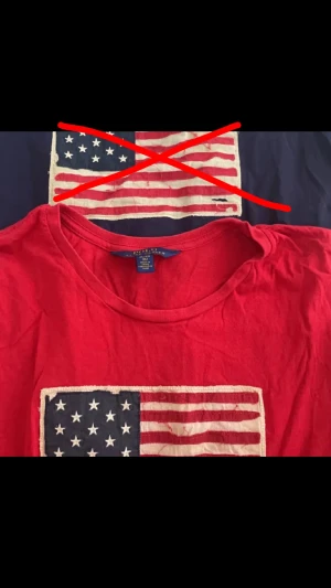 T-shirt  - Röd Ralph lauren T-shirt storlek 170. Den blåa är såld❤️