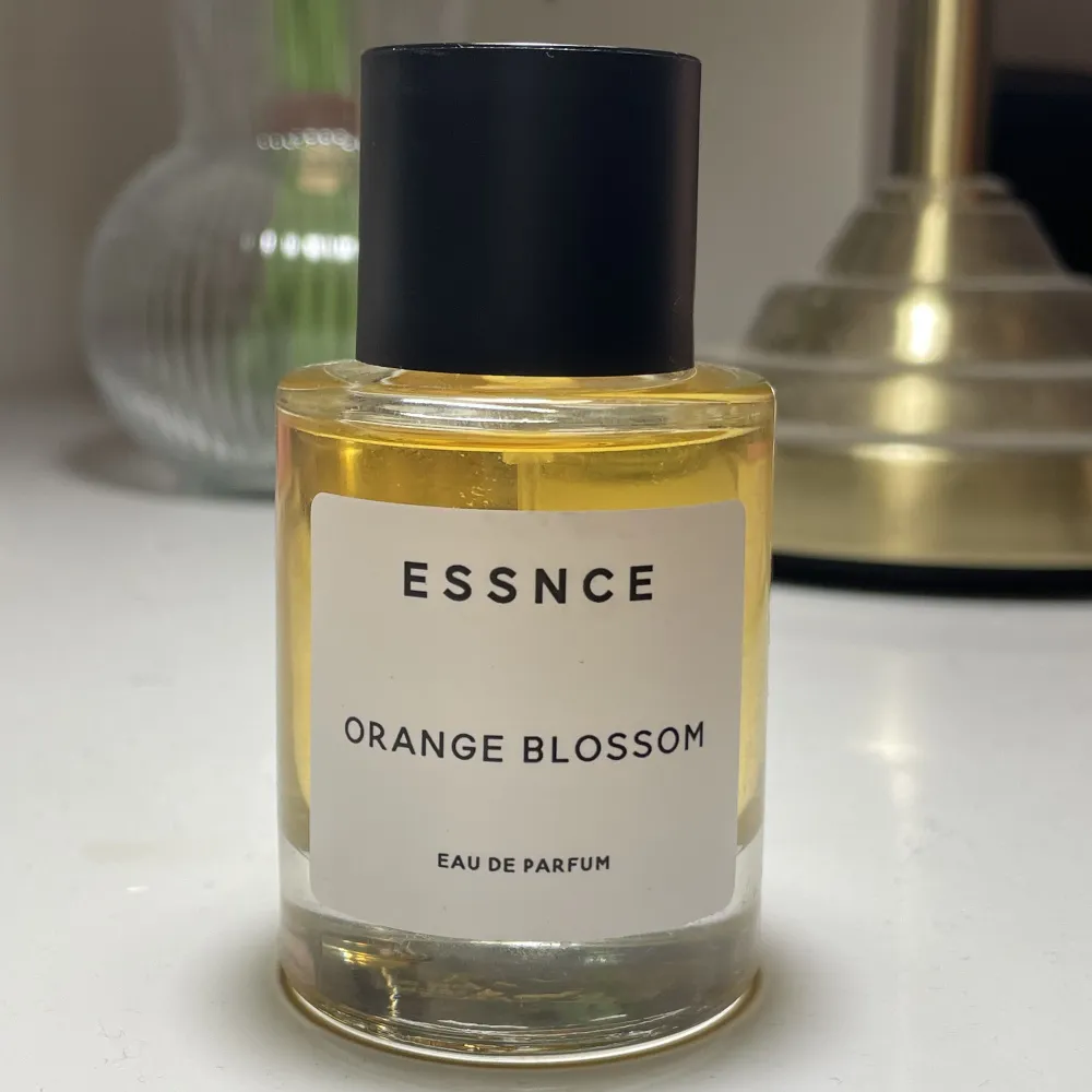 Säljer denna supergoda parfymen som luktar som killian paris love don’t be shy. Orginalpris var 360kr, säljer för mer än hälften så billigt. Accessoarer.