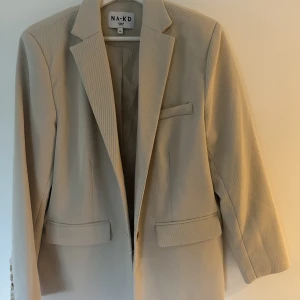 Kavaj - Älskar deras kavajer från nakd, så fina I stl 36