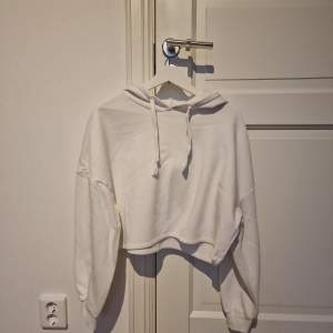 Cropped sweater från Gina Tricot basics