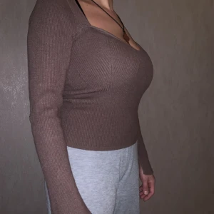 Tröja - GinaTricot tröja med utslängda armar. Nyskick. har ni frågor så är det bara att höra av sig. ❤️