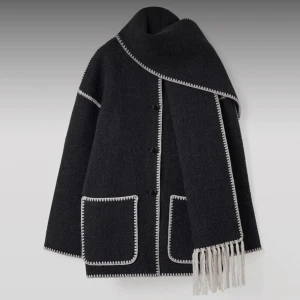 Vinterjacka med scarf  - Den jätte fin vinterjacka i svart och vit! Materialet är underbart och håller kroppen varm! Säljer denna kappa med inbyggd scarf då jag redan har en liknande, oöppnad, är i sin förpackning:) Diskuterar gärna priset😊