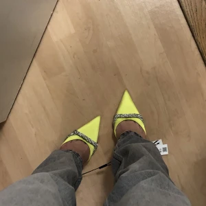 Zara klackar - Neon klackar, storlek 38