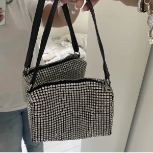 Glittrig Väska - Jätte fin fest väska! Aldrig använd! 