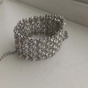 Choker halsband - Fint choker halsband i silver, knappt använt.