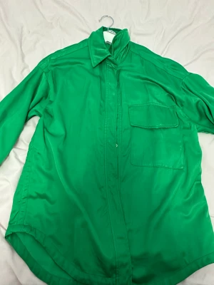 Skjorta zara - Storlek M oversized säljes för 150