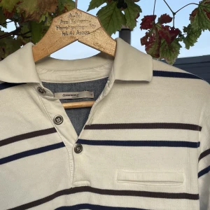 Dressmann tröja - Långärmad randig med pikekrage. Köpt second hand dvs använt skick