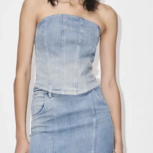 Jeans korsettopp - Aldrig använd topp i korsettstil från Zara