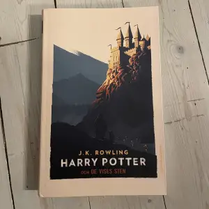 Ny Harry Potter och de vises sten bok. Aldrig läst och perfekt till samling🥰