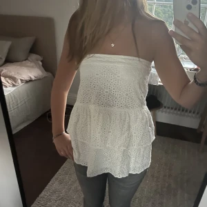 Topp - Säljer denna så söta toppen/kjolen från by malina. Nypris ca 2000 och är i bra skick💗