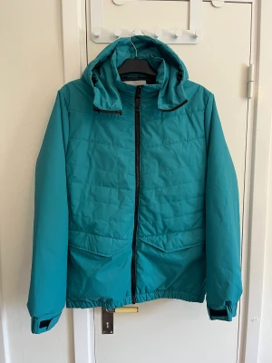 Vinterjacka från WESC - Vinterjacka i mycket bra skick. Endast använd ett fåtal gånger.  Skorlek M