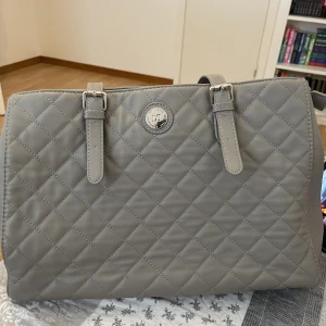 Don donna väska - En jättefin väska från don donna i perfekt skick.