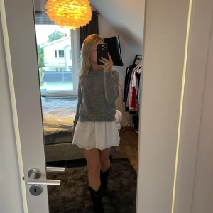 Zaras stickade alpacka  - Zaras gråa fina stickad tröja, som är deras alpacka blandning. Tryck inte på KÖP DIREKT utan skriv privat om du är intresserad av att köpa! 💛