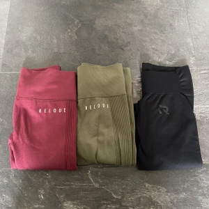 Relode Tights  - Hej! jag säljer tre par relode tights pga att jag aldrig använder dem, två par slipstream seamless i Vinrött och Grön i storlek S , använda max 1 gång   Ett par svarta radiant i storlek S använda fåtal gånger 300kr styck! köparen står för frakten.