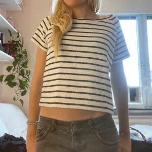 Randig T-shirt  - Mysig randig t-shirt i tjockare frotté liknande material 