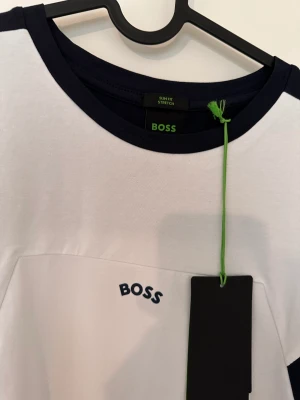 Boss - Helt ny! Mitt pris 500kr  Pris i affären ca 1000kr  Storlek M