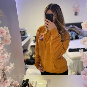 Hoodie - Skriv för info och fler bilder