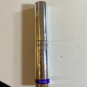 Browgell isadora - Aldrig använd, den var för mörk för mig såg att det var för mörk färg när jag kom hem. 