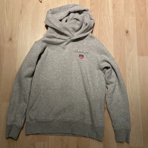 Gant hoodie - Storlek 146-152. Nypris 600 kr + Skick 9/10. 