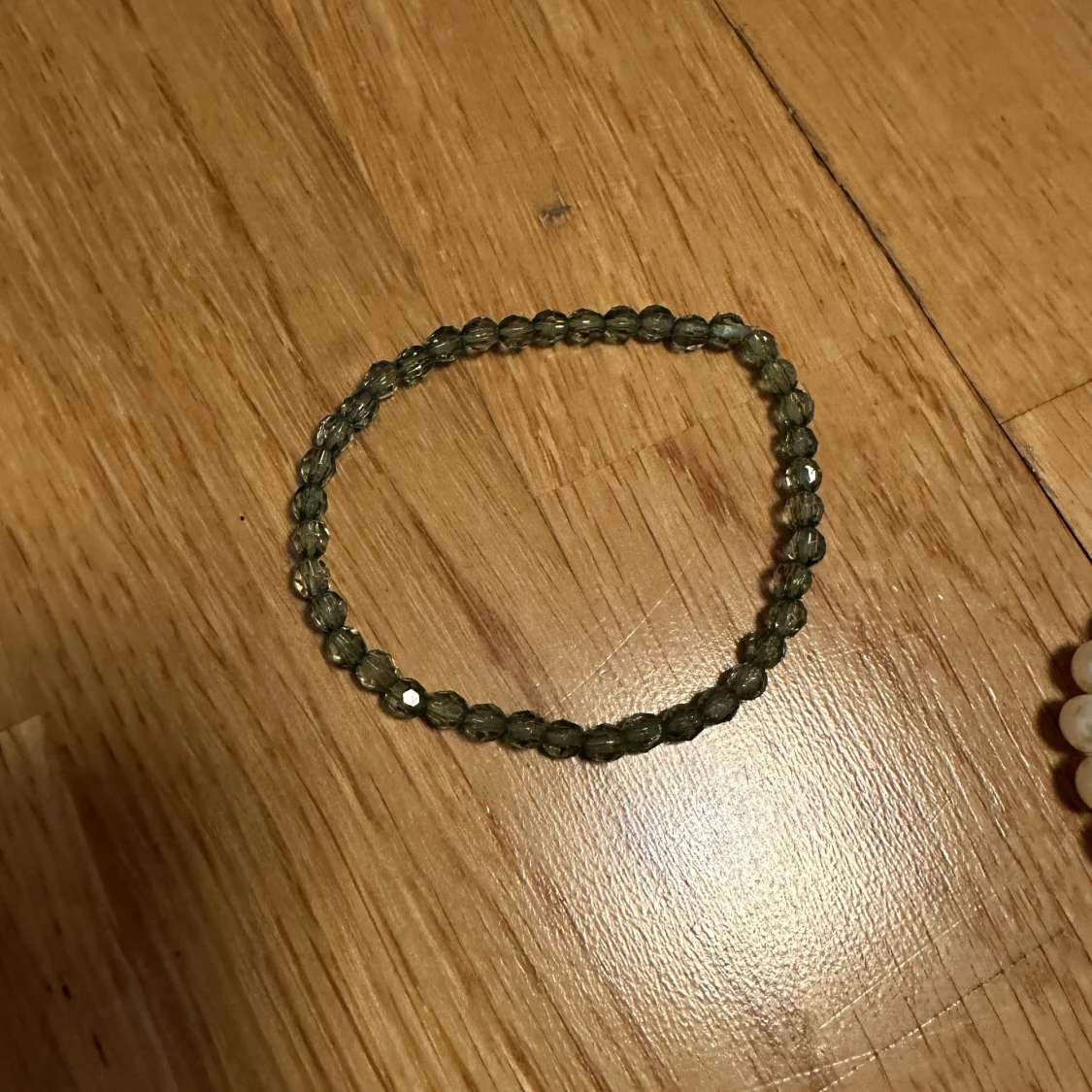 grönt pärlarmband 