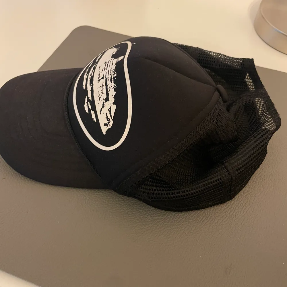 Tjena! Säljer min corteiz keps, det är one size (passar alla). . Muu.